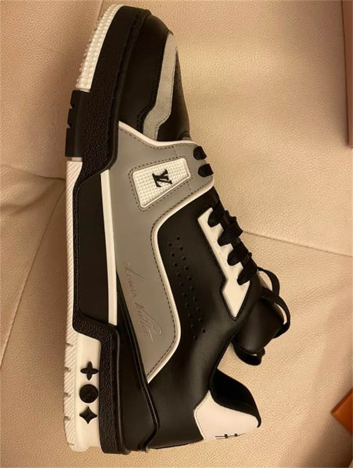 루이비통 LV 트레이너 스니커즈 1AAHS2 photo review