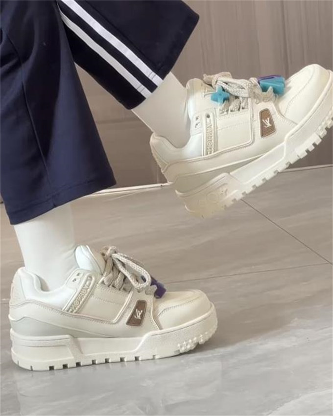 루이비통 LV 트레이너 스니커즈 1AB8RK photo review