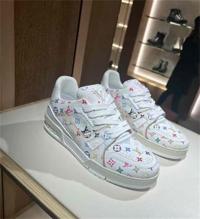 루이비통 x 무라카미 타카시 LV 트레이너 스니커즈 멀티컬러 화이트 1AHEKG photo review