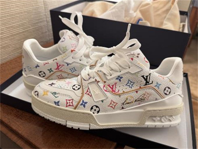 루이비통 x 무라카미 타카시 LV 트레이너 스니커즈 멀티컬러 화이트 1AHEKG photo review